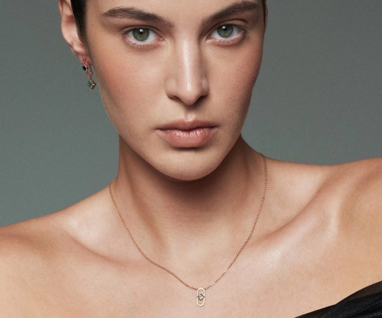 Как побрать колье к фасону платья