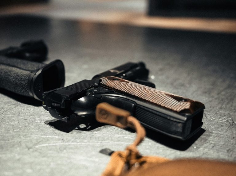 Купить сейф для ружья — обязательное условие безопасного хранения оружия