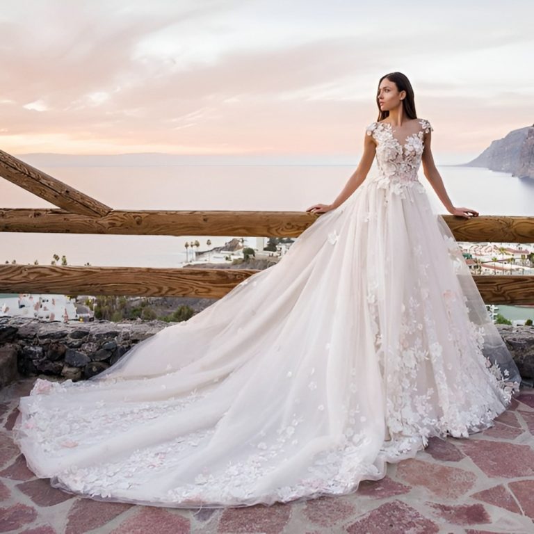 Какой декор используется в свадебных платьях бренда ОКСАНА МУХА