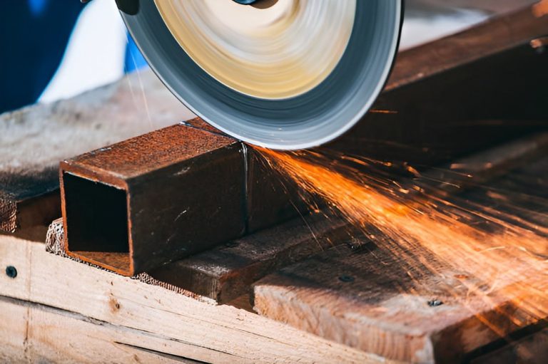 Мережеві болгарки – за якими характеристиками слід обирати пристрій