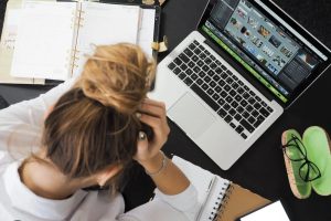 Замовити дисертацію чи написати самостійно: як працюють сервіси студентських робіт