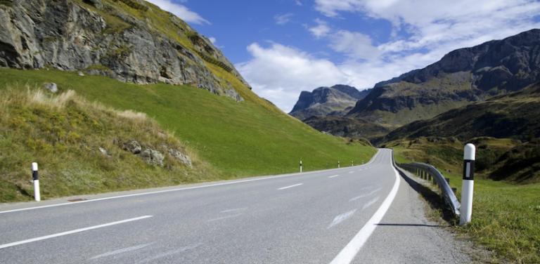 Як правильно писати слово на півдорозі згідно з новим правописом