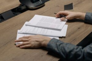 Згідно наказу чи згідно з наказом: як правильно писати в документах